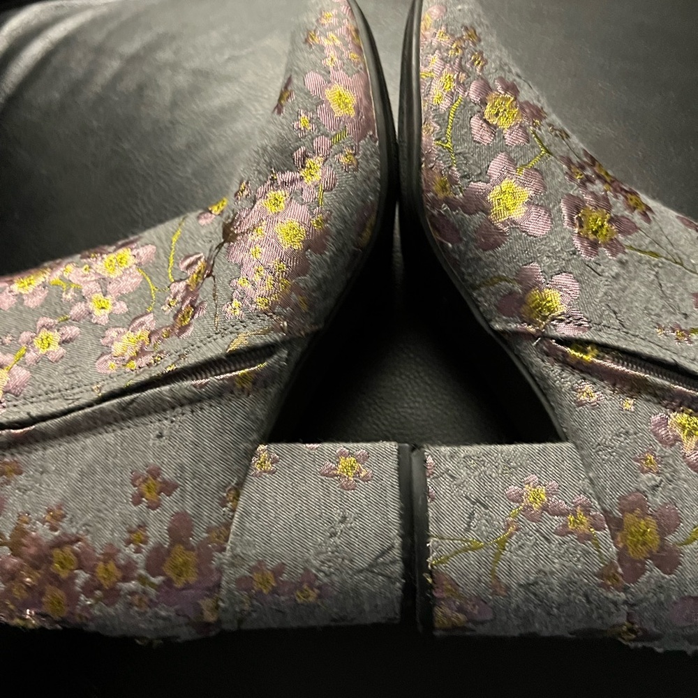 Unique booties size 9 like new floral grey - Picture 6 of 8
